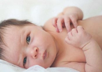 Kur fillojnë bebet të zhvillojnë shikimin dhe të shohin botën qartë?