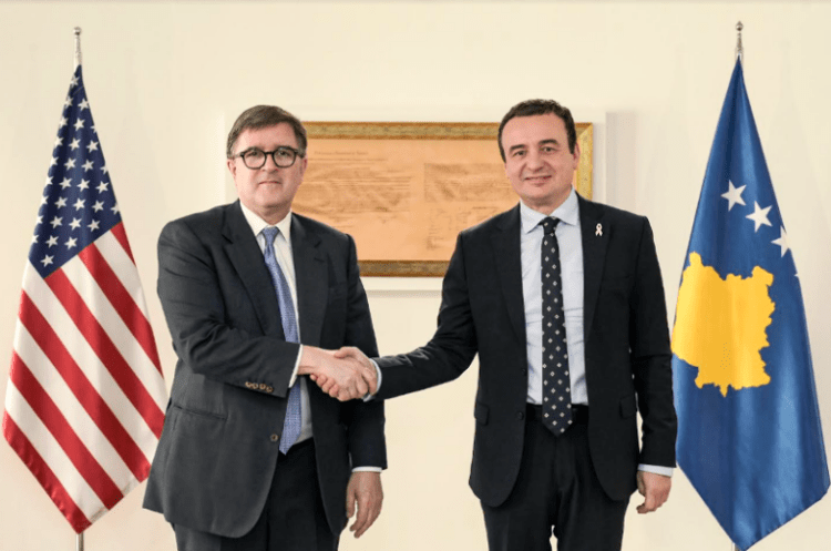 Pamje brenda takimit të Kurtit me O’Brien