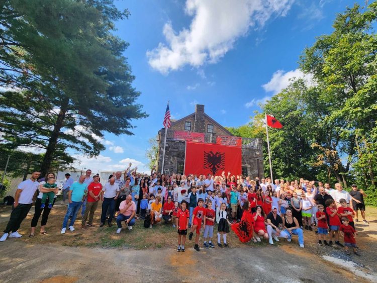 “Bijtë e Shqipes” rindërtojnë shkollën historike 300-vjeçare, për qëndër të komunitetit shqiptar