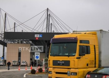 Një kamion me mallra serbe hyri në Kosovë