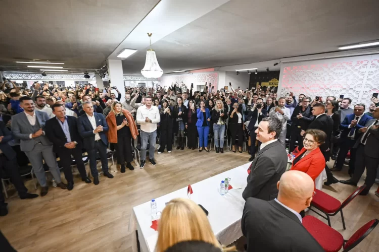 Kurti, diasporës në Mynih: Çdo përparim që e shihni në Kosovë në çdo element e ka edhe meritën tuaj