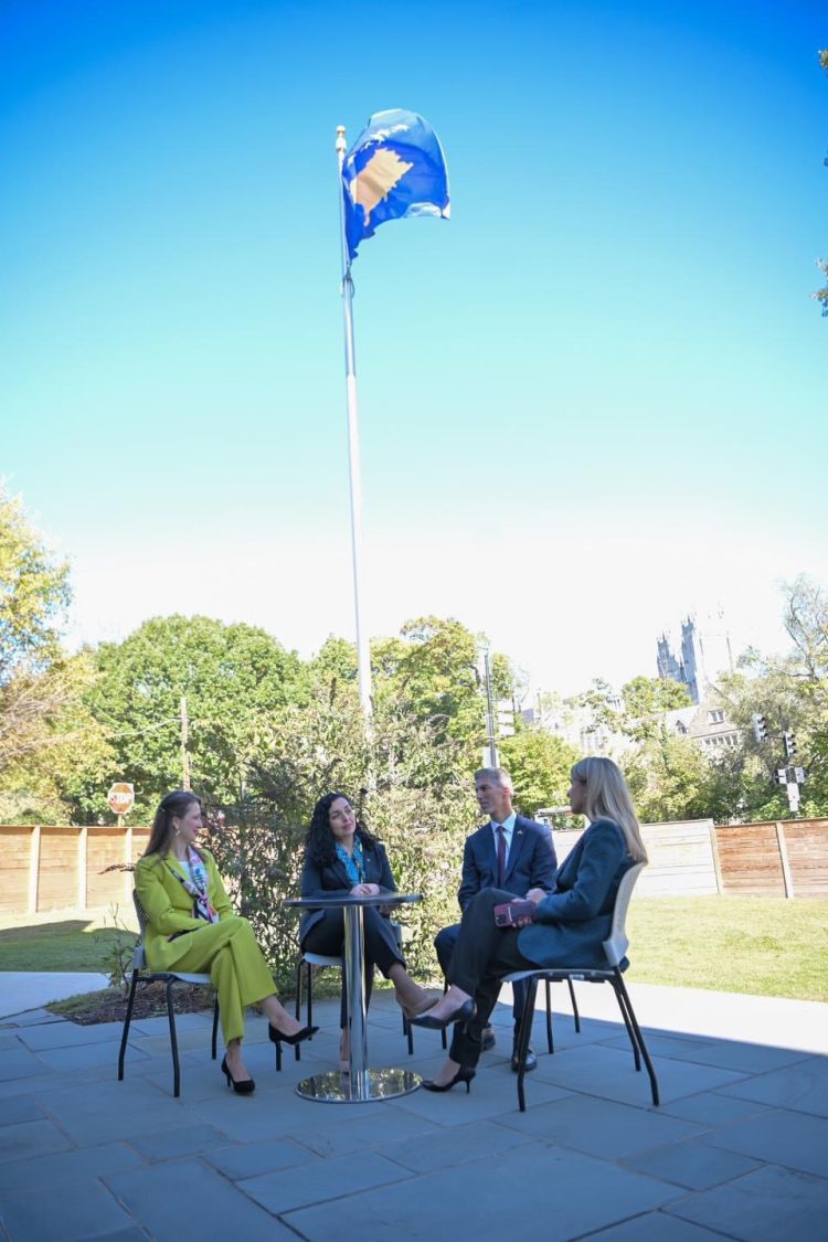 Osmani publikon foto: Në Ambasadën e Republikës së Kosovës në Shtetet e Bashkuara të Amerikës