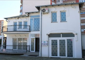 Xhamia “bujtinë” afër spitalit të Prishtinës, në shërbim të familjarëve të të hospitalizuarve