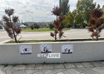 Paraqiten grafite të reja afër urës së Ibrit në Mitrovicë