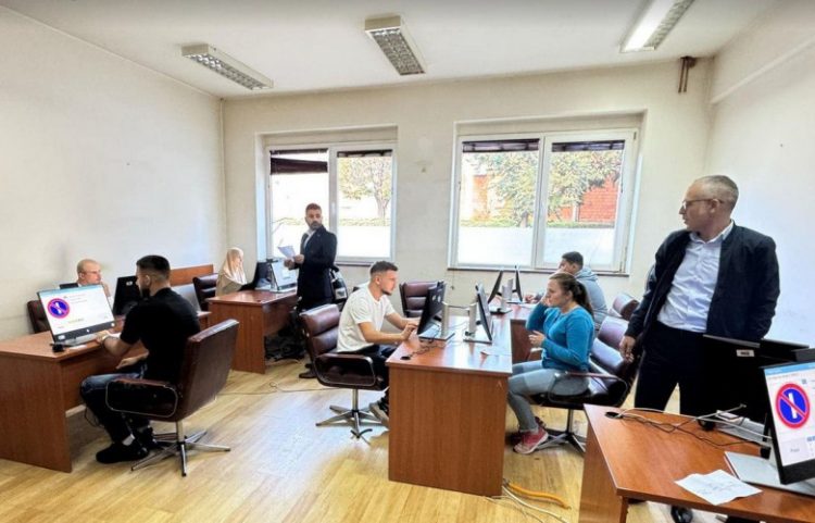 Shtrimi i sovranitetit: Për herë të parë mbahet provimi për patentë shoferë në veri