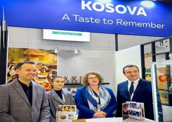 Kurti viziton kompanitë kosovare në panairin ‘Sial 2024’ në Paris