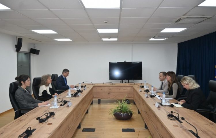 Ministrja Haxhiu takoi kryetaren e Speciales