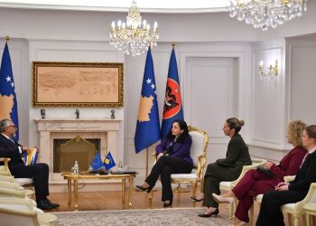 Osmani takon shefin e EULEX-it, temë zbatimi i ligjit në tërë vendin
