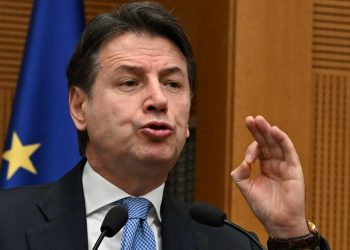Ish-kryeministri italian: Si mund të jetë Shqipëria vend i sigurt për emigrantët kur tërheqin zvarrë ish-presidentin e tyre