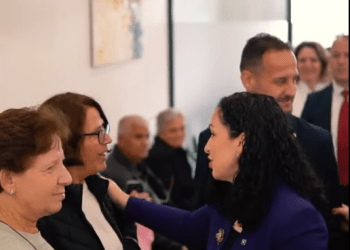 Tetori rozë – pamje të Osmanit nga vizita në Onkologji (VIDEO)