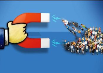 Si i përdorin politikanët teknikat e ndikimit për të tërhequr dhe bindur masat?