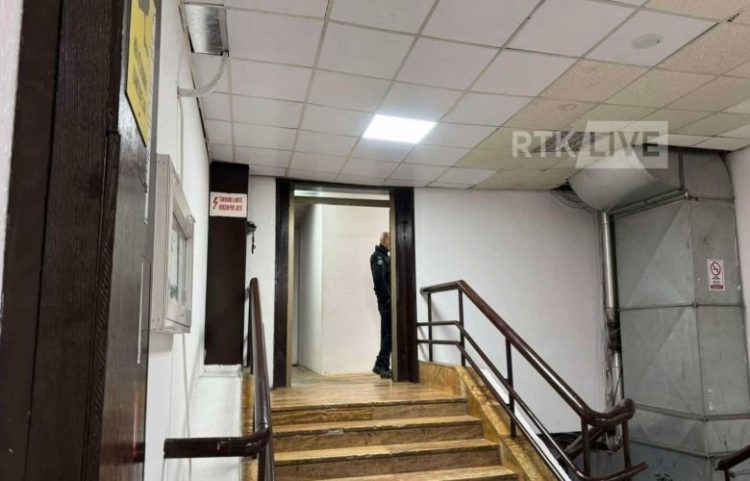 Aksion i policisë, bastisje në Pallatin e Rinisë