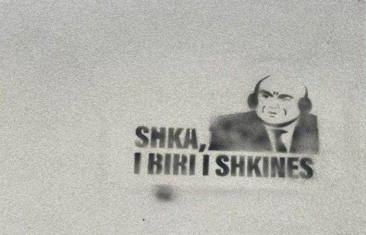 Grafite kundër Fadil Gecit vendosen në Prishtinë