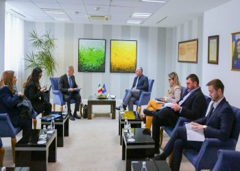 Bislimi e De Riu flasin për heqje të masave ndëshkuese të BE-së për Kosovën