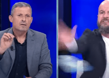Përplasje e ashpër në një studio televizive shqiptare, fyerje e njëri gjuan me shishe uji (VIDEO)