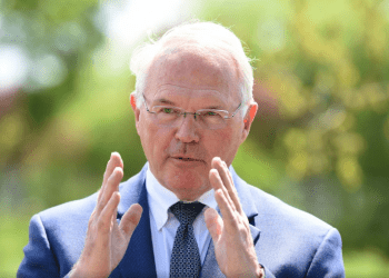 Pse SHBA-ja, Britania e Madhe dhe Turqia po investojnë në FSK? Kështu i përgjigjet ambasadori Hill mediave serbe