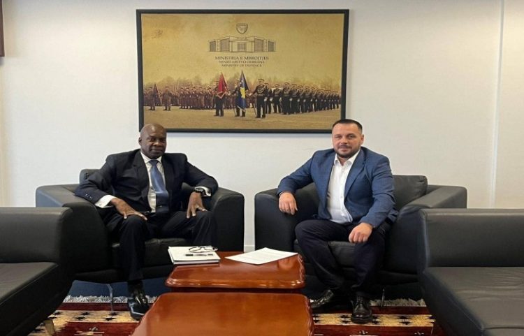 Maqedonci vlerëson ndihmën e SHBA-së në ndërtimin e kapaciteteve mbrojtëse