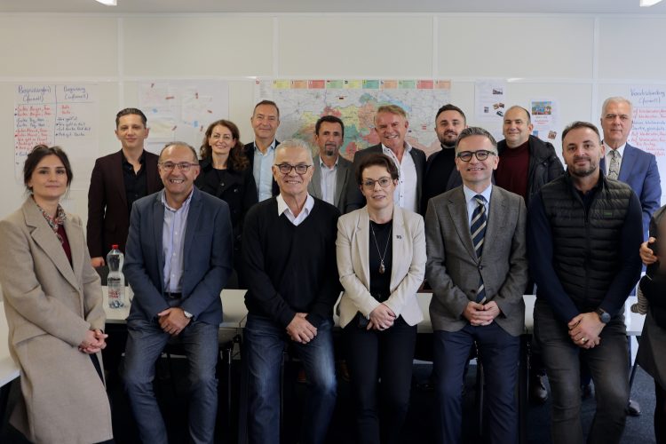 Gërvalla flet me shqiptarë në Zvicër për sfidat e mësimit të gjuhës shqipe në mërgatë