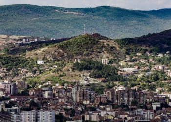 Reagime të ashpra pas incidentit në sheshin “Car Llazar” në veri ku u arrestua një serb për vandalizëm