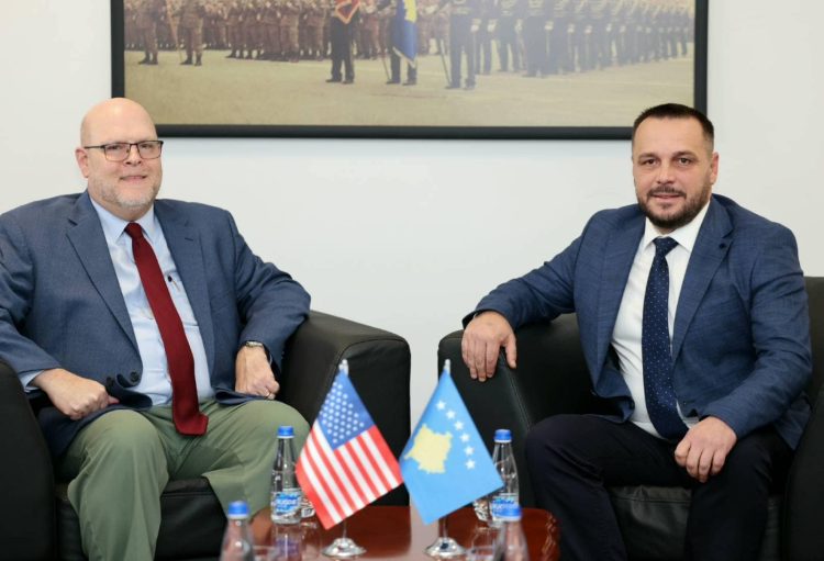 Maqedonci takon ambasadorin e ShBA-së: Thellimi i bashkëpunimit mbetet prioritet i dyanshëm