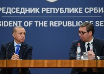 Mediumi serb: Temë kryesore e takimit Vuçiq-Erdogan mund të jetë prokurimi i dronëve “Bayraktar”, pengesë në këtë rrugë është Kosova