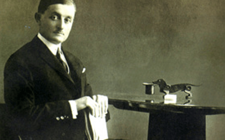 Në kujtim të Ali Asllani! Diplomati autori i poezisë “koha e maskarenjve, por atdheu i shqiptarëve”