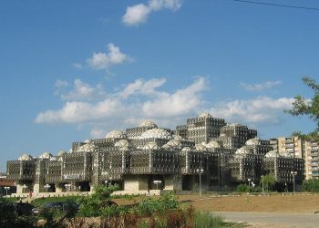 Ministria e Kulturës dhuron libra për bibliotekat komunale
