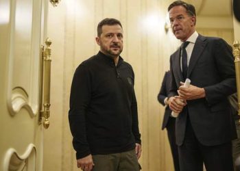 Zelensky takim me kreun e ri të NATO-s: SHBA dhe aleatët po vonojnë dërgesat e armëve në Ukrainë