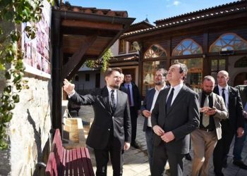 Kryeimami i BIK-ut, Vedat ef. Sahiti, e shoqëroi kryeiminstrin Kurti në panairin “Mirë se erdhe në Janjevë”