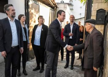 Kurti e Çeku vizitë shtëpive tradicionale të restauruara në Prizren