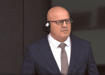 ‘Përshëndetje bashkëluftëtarëve të mi’, fillon dëshminë Fatmir Sopi në rastin Thaçi dhe të tjerët