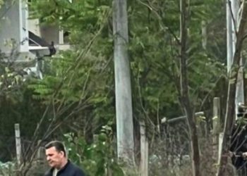 Haxhi Shala arrin në Kosovë, viziton varrin e babait(Video )