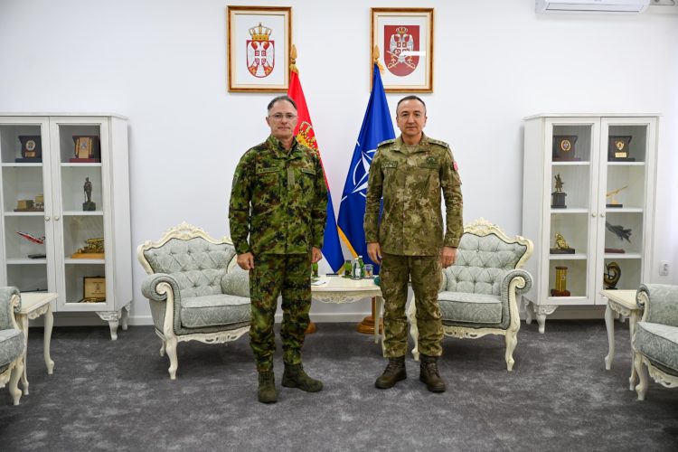 Ulutash flet për stabilitetin e rajonit me shefin e ushtrisë serbe
