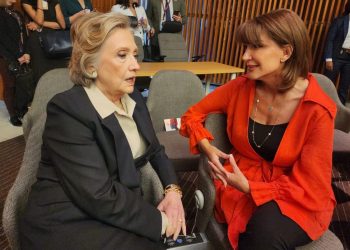 Jahjaga takon ish-sekretaren Clinton, falënderon ShBA-në që i qëndroi afër Kosovës në momentet më të vështira