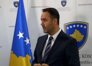 ‘Atëherë ju ngojke LDK, tash u rebelu’, Konjufca e ngacmon Abelard Tahirin