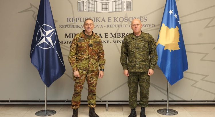 Jashari priti në takim komandantin e KFOR-it, biseduan për situatën aktuale të sigurisë në vend