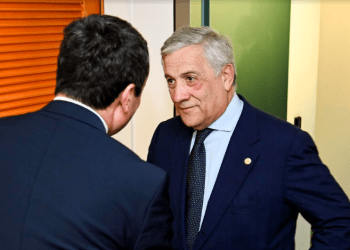 Kurti takon ministrin e Jashtëm italian, thekson nevojën për heqjen e masave të BE-së ndaj Kosovës