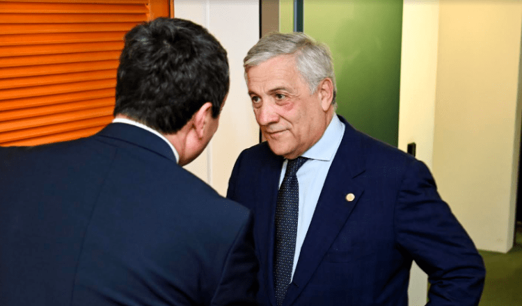 Kurti takon ministrin e Jashtëm italian, thekson nevojën për heqjen e masave të BE-së ndaj Kosovës