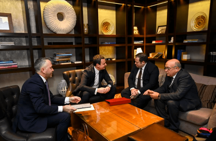 Kurti në Berlin takohet me ministrin britanik dhe emisarin Peach: Marrëdhëniet e mira fqinjësore janë kyçe për bashkëpunim e integrim rajonal