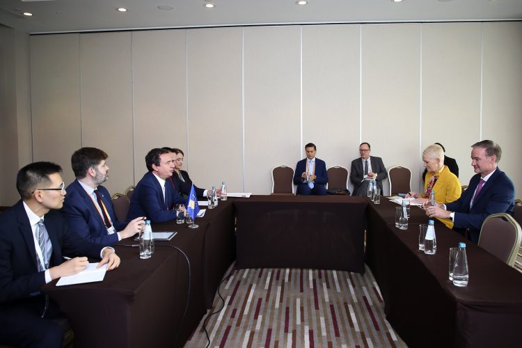 Kurti i kërkon forcim të partneritetit Ndihmës Sekretares së Mbrojtjes së ShBA-së