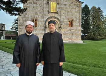 Imami Maliqi e viziton Manastirin e Deçanit, Ambasada gjermane thotë se është shembull frymëzuar i dialogut ndërfetar