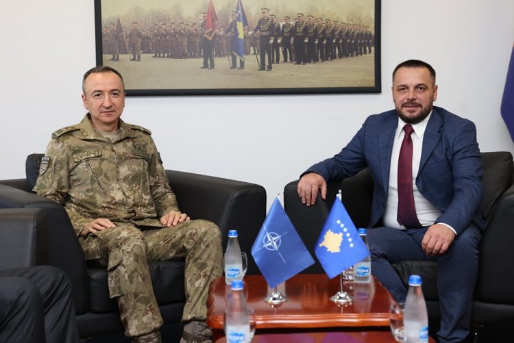 Maqedonci pret në takim lamtumirës komandantin e KFOR-it: Kosova është falënderuese ndaj NATO-s