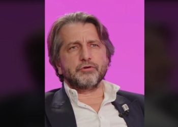 Përparim Rama bëhet viral me deklaratën e tij në Canape: Kur ka kolona, mundesh me dalë prej kerrit, me ecë ose me fol në telefon