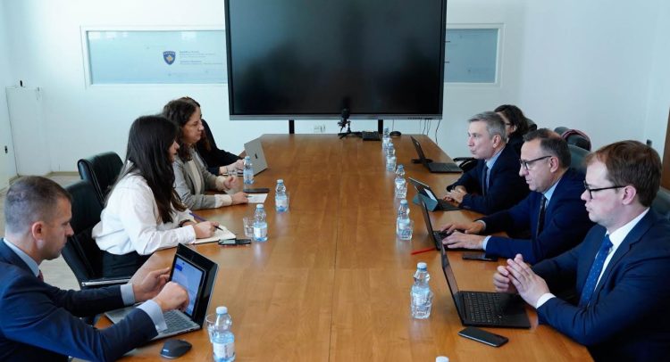 Rizvanolli pret në takim shefin e misionit të FMN-së në Kosovë, diskutojnë rreth zhvillimit të qëndrueshëm ekonomik
