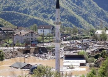 Përmbytjet apokaliptike në Bosnje, pamje që po bën xhiron e botës