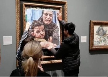 Londër, aktivistët zëvendësojnë pikturën “Mëmësia” të Picasso-s me “nënën palestineze”