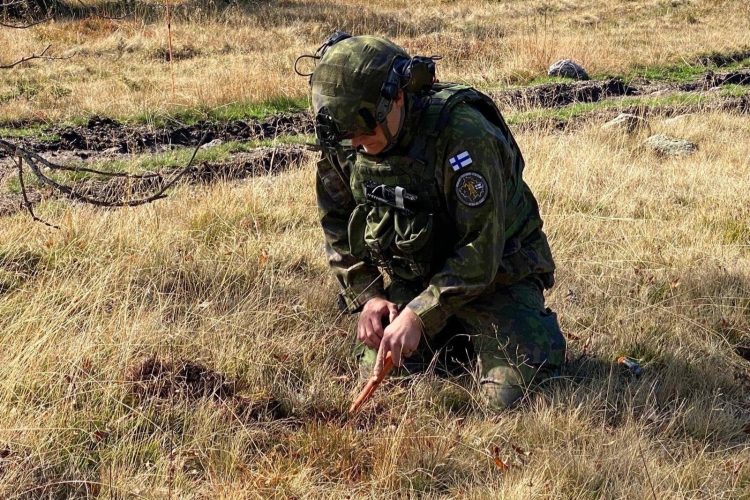 Ushtarët finlandezë të KFOR-it me operacion kundër mjeteve shpërthyese në veri