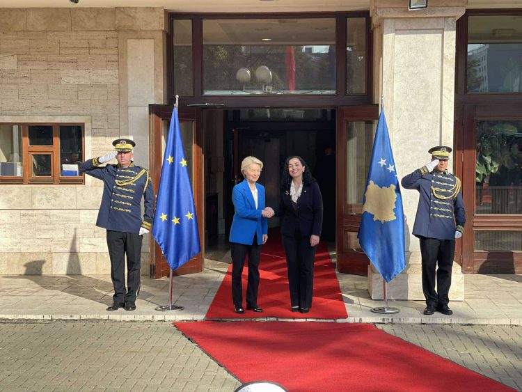 Presidentja e Komisionit Evropian, Ursula von der Leyen, ka arritur në Prishtinë