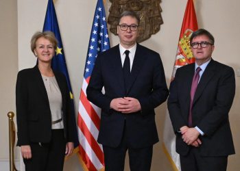 Zyrtarët e lartë amerikanë vizitë pa paralajmërim në Beograd, takojnë Vuçiqin