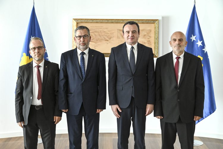 Kurti takohet me kryetarin e Bashkësisë Islame për Luginë, flasin për rëndësinë e ruajtjes së identitetit kombëtar e fetar